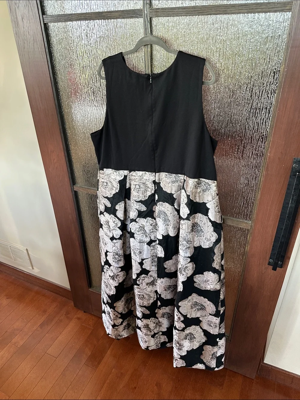 Hutch Black Floral Jacquard Black and Rose Gold Floral V-Neck Evening Gown Sz 22
